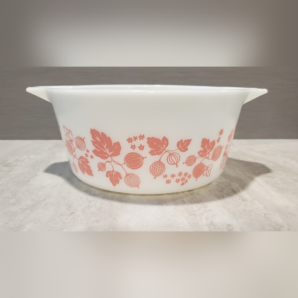 Vintage Pyrex Pink Gooseberry 1 1/2 qt #474 no lid
